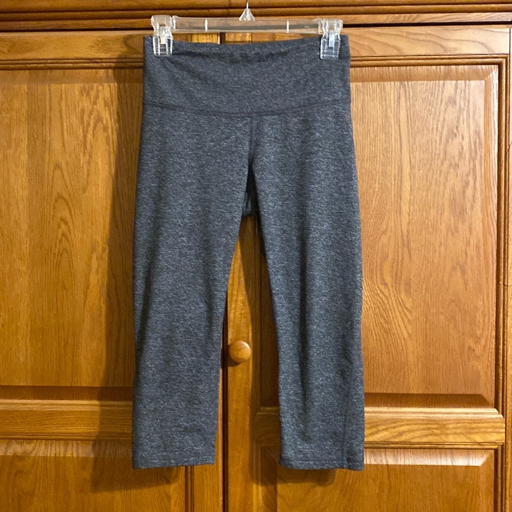 Old Navy Active capri workout pants. Good condition.